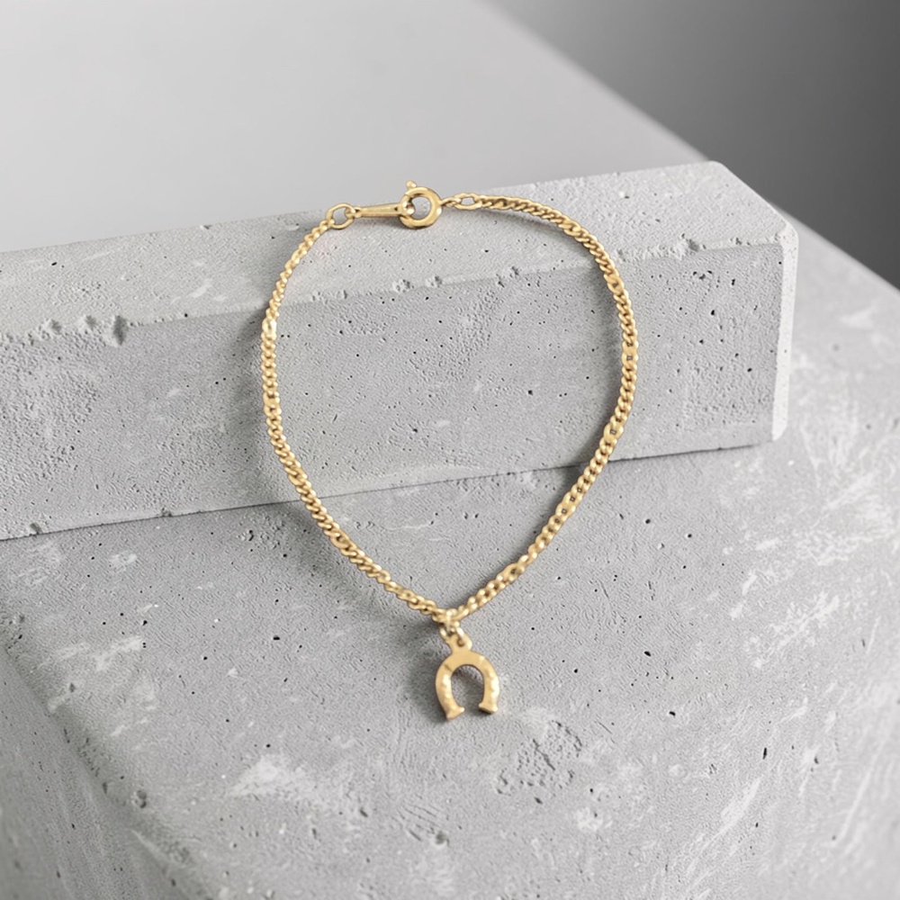 Avon Bracelet With Horseshoe Charm